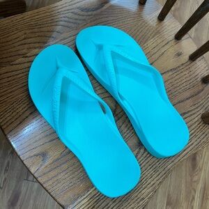 Women's Archie’s Mint Flip Flop size 10